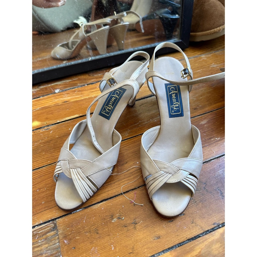 Vintage Amalfi Cream Leather Heels: 60s Italian Peep Toe Kitten Heels, Size 6
